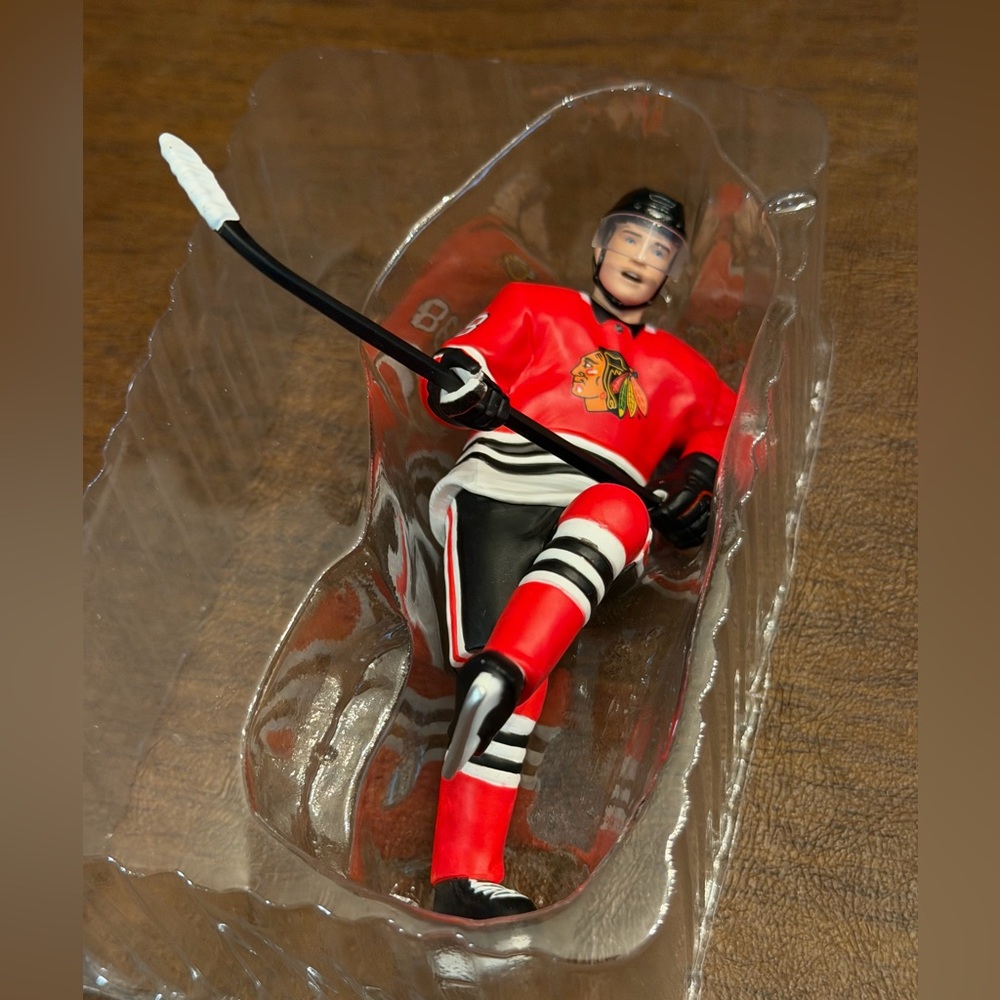 Hallmark Keepsake 2025 CONNOR BEDARD CHICAGO BLACKHAWKS NHL Ornament — NEW - Picture 8 of 10
